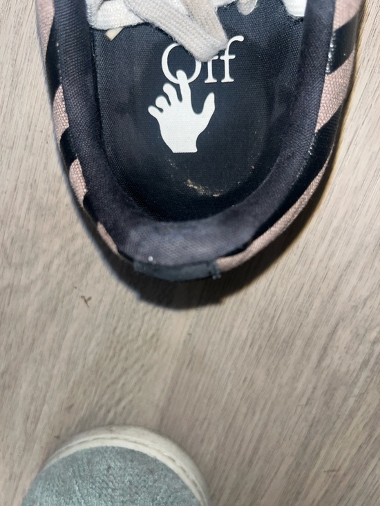 Off-White - Picture 12 of 15